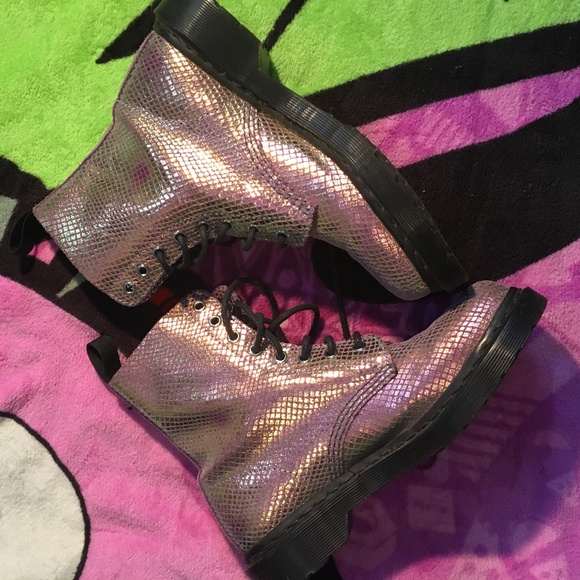 Dr. Martens Shoes - HOLOGRAPHIC DOC MARTENS EUC SIZE 8